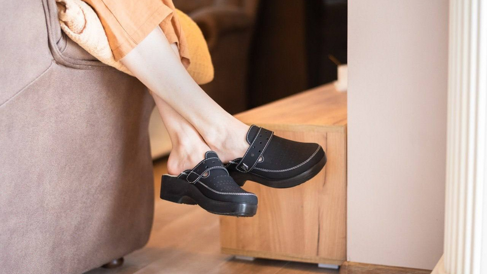 Должна ли обувь для дома быть ортопедической?