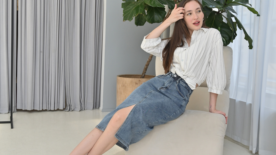 Привлекательные джинсовые юбки 2024-2025 – фото-идеи луков на любой вкус