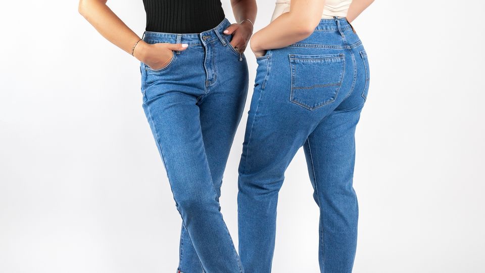Джинсы 2024 женские купить. Модели джинсов 2024 модные джинс. Джинсы подковы. Джинсы тренд 2024. Модные женские джинсы 2024 классика.