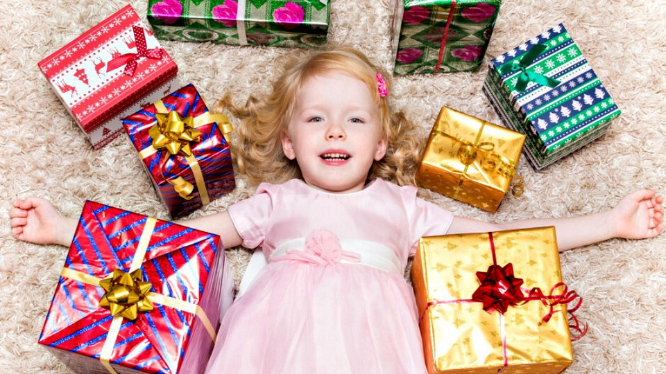 Как упаковать подарок ребенку?