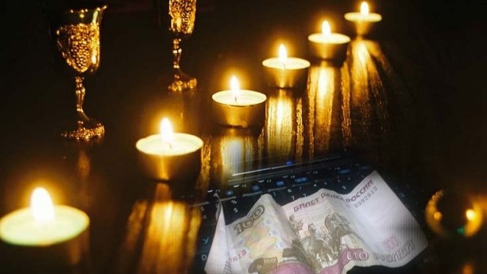 Луна денег свеча. Обряд на богатство. Магический обряд. Магический денежный ритуал. Ритуал на богатство.