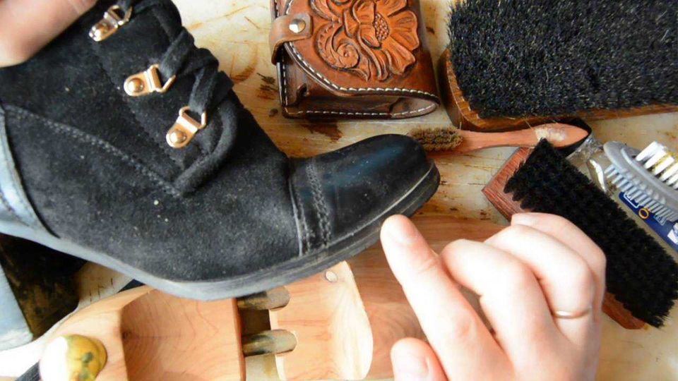 Один маленький секрет: как спасти замшевую обувь | Стиль | WB Guru