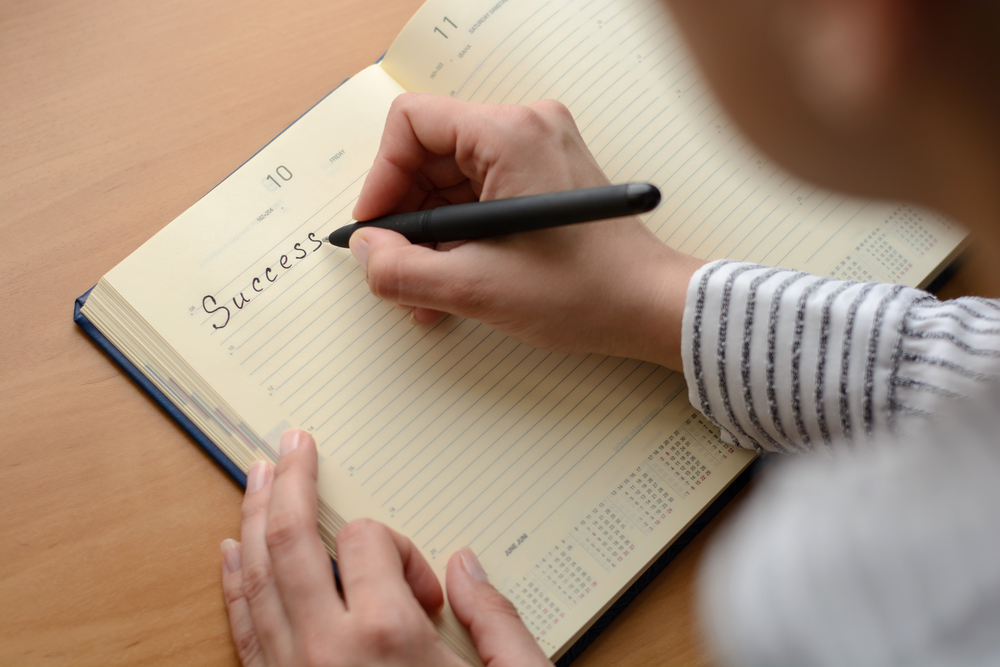 блокнот из бумаги. инструкция блокнота. инструкция блокнота. актуальная инструкция по уходу за кукухой автор марина дмитриева. что записать в ежедневник.