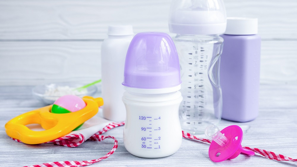 Игрушечные средство для мытья посуды игрушечное. Стерилизация сосок и бутылочек. Бутылочки для смеси для новорожденных 6 дней. Как мыть детские бутылочки. Чем мыть детские бутылочки после смеси.