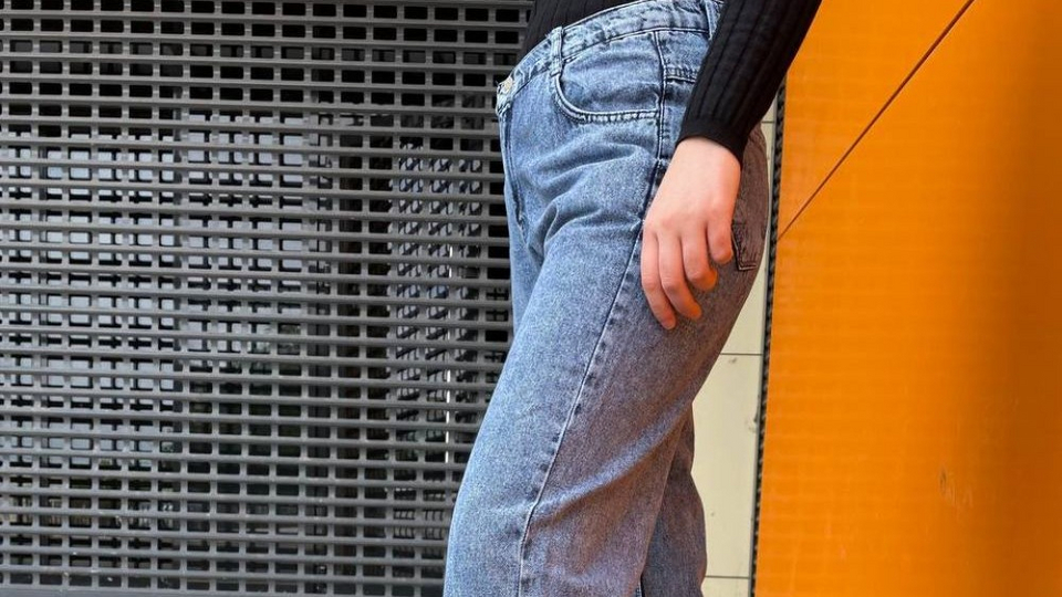 Деним в тренде - какие женские джинсы носим в 2024 году