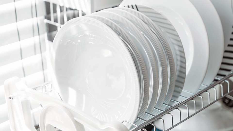 Ополаскиватель для посудомоечной машины: зачем нужен и чем заменить